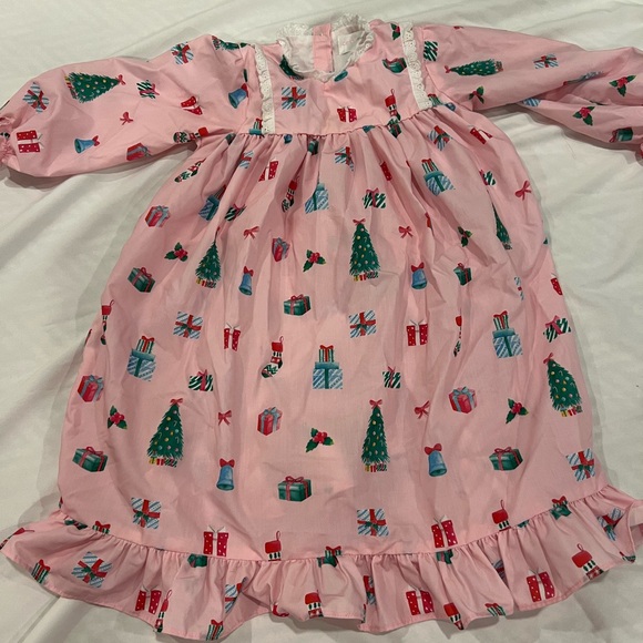 Christmas pink Cecil and Lou night gown - Picture 1 of 3